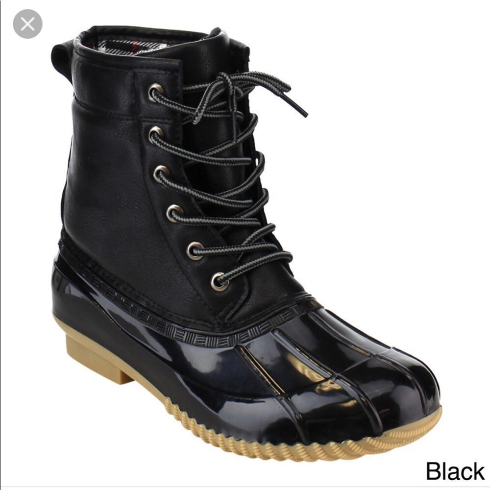 NIB. Black Ankle duck style boot
